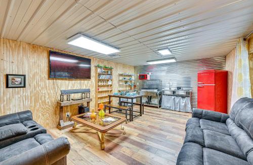 Texarkana Apartment | Easy I-30 Access Cozy Texarkana Apt with Essentials