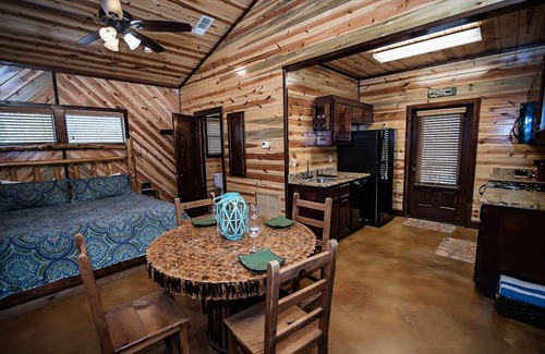 Hochatown Cabin | Easy Livin'- Broken Bow/Hochatown- 1bd