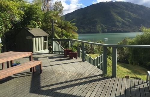Havelock House | Easy road access Mahakipawa Arm Waterfront