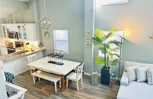 Hilton Head Island Condo | Easy Walk to Beach, Exceptional, Renovation, Screened Porch Overlooks Pool