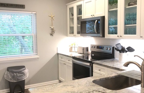 Hilton Head Island Condo | Easy Walk to Beach, Exceptional, Renovation, Screened Porch Overlooks Pool