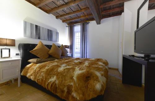 Rione VI Parione Apartment | Easydomus Rome