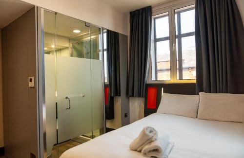 Leeds City Center Hotel | easyHotel Leeds