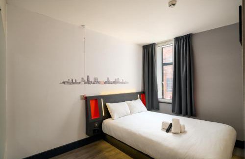 Leeds City Center Hotel | easyHotel Leeds