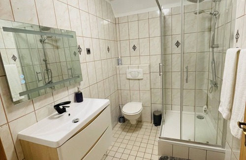 Bad Oeynhausen Apartment | EasyStay#3 Cozy vacation apartment near the clinic with box spring bed & Netflix