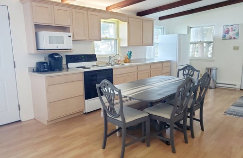 Oostburg Cottage | Eat, Drink and be Cozy at Beachdaze this winter!