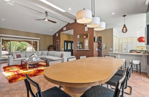 Sonora Sunrise House | Eat Play Love – Designer Palm Springs Home with Pool, Mountain Views, Games & Outdoor Dining