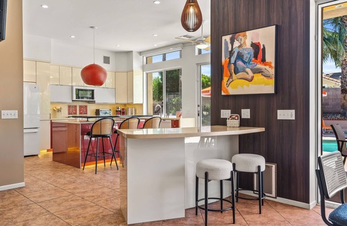 Sonora Sunrise House | Eat Play Love – Designer Palm Springs Home with Pool, Mountain Views, Games & Outdoor Dining