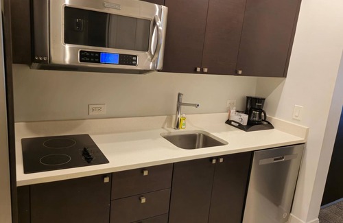 Doral Condo | Eat, Sleep, Golf, Repeat, King Suite with Kitchen