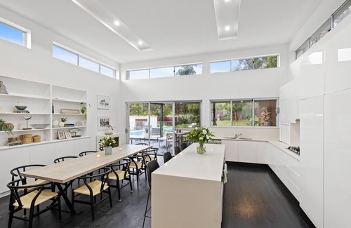 Killcare Heights House | Eau De Vie @ Killcare - Boutique home close to Killcare Beach, Bouddi National Park and Killcare Village.