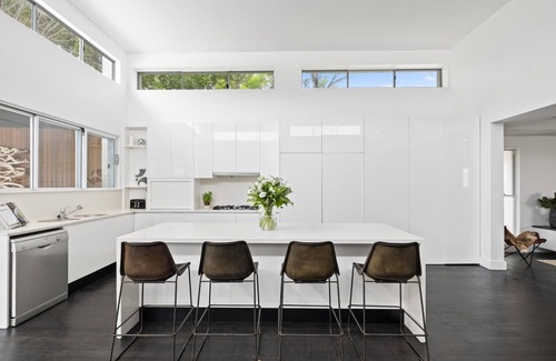 Killcare Heights House | Eau De Vie @ Killcare - Boutique home close to Killcare Beach, Bouddi National Park and Killcare Village.