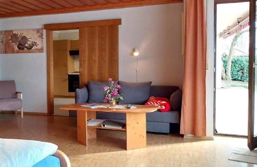 Traitsching Apartment | Ebenerdige Ferienwohnung mit Terrasse für bis zu 4 Personen