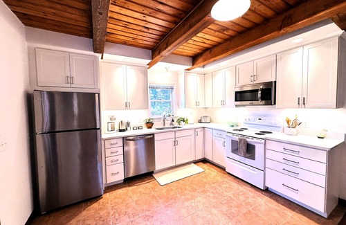 Wellfleet House | Ebb Tide~3b/2b and dog friendly for 2-10