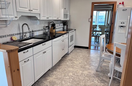Groton Long Point House | Ebb Tide Cottage GLP 4BR Waterfront Beach house