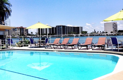 Bay Esplanade Hotel | Ebb Tide