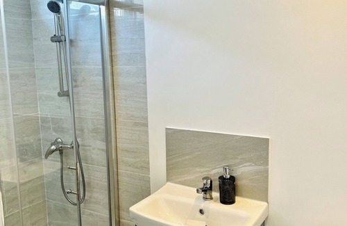 Manchester House | Ebony Immaculate Place