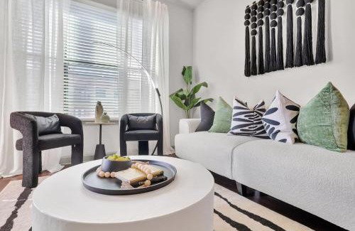 Loring Heights Apartment | Ebony & Ivory Midtown King Bed