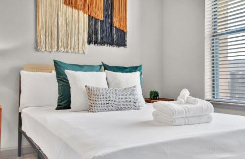 Loring Heights Apartment | Ebony & Ivory Midtown King Bed