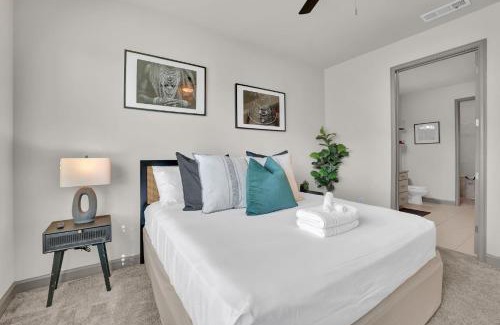 Loring Heights Apartment | Ebony & Ivory Midtown King Bed