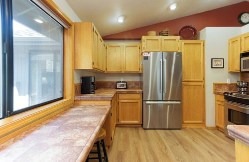 Sunriver House | EBUT21 - Single Level Lodge-Style Home, Ping Pong, Hot Tub