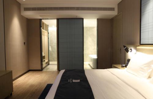 Qingshan Hotel | Echarm Hotel Wuhan High-speed Rail Peace Park Metro Station