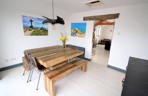 Trearddur Bay House | ECHO BEACH-LARGE 4 Bed BEACH HOUSE-TREARDDUR BAY