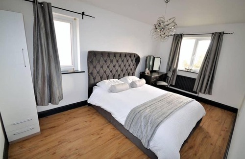 Trearddur Bay House | ECHO BEACH-LARGE 4 Bed BEACH HOUSE-TREARDDUR BAY