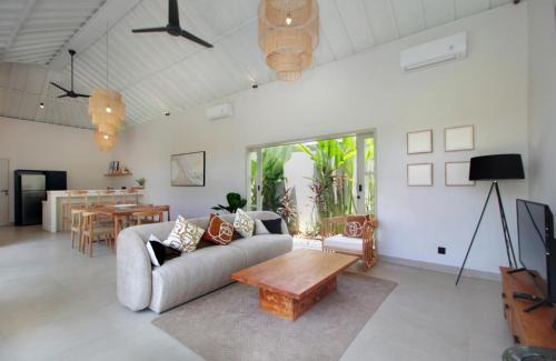 Batu Bolong Villa | Echo Beach Villa and Apartment