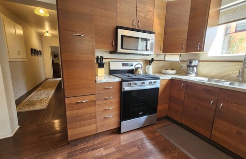 Elysian Heights Apartment | Echo Park Canyon - laundry, parking, large pationn