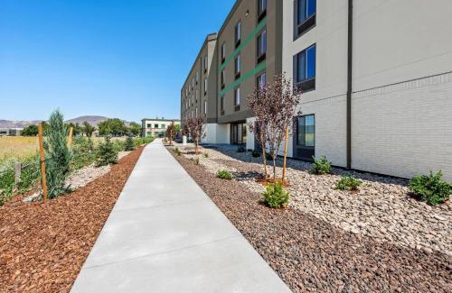 Reno/Tahoe Airport Hotel | ECHO Suites Extended Stay by Wyndham Reno