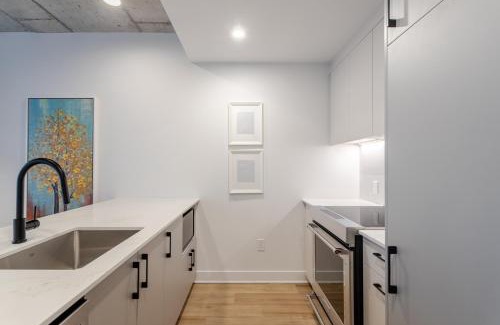 Old Montreal Apartment | Echoes of Chic 2BR Hideaway in Old Port