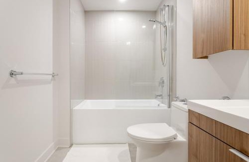 Old Montreal Apartment | Echoes of Chic 2BR Hideaway in Old Port