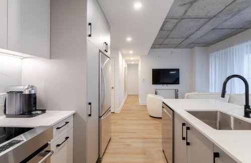 Old Montreal Apartment | Echoes of Chic 2BR Hideaway in Old Port