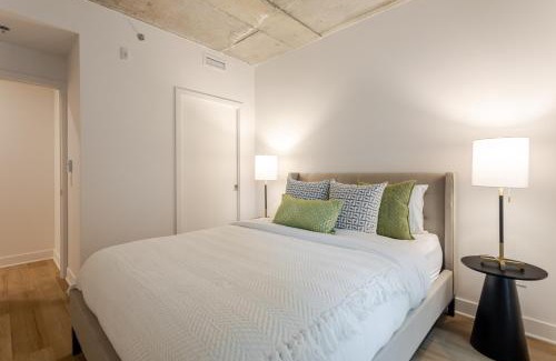 Old Montreal Apartment | Echoes of Chic 2BR Hideaway in Old Port