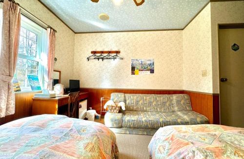 Madarao Mountain Resort Cabin | Echoland Madarao エコーランド斑尾 All en-suite rooms & a free 3-minute shuttle to the ski resort