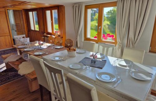 Kaisershaus Apartment | Echtes Schwarzwaldhaus - Traditionell & Modern