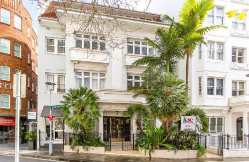 Kings Cross Apartment | Eclectic Art Deco Apartment in great location