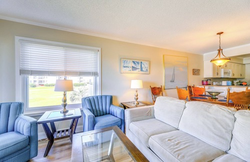 Morehead City Condo | Eclectic Atlantic Beach Condo w/Amenity Access!