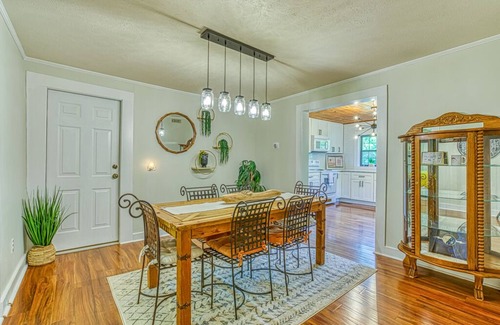 Mentone Cottage | Eclectic Cozy Cottage walking distance to downtown