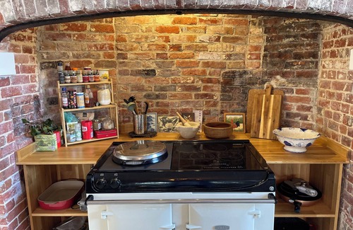 Blandford Saint Mary House | Eclectic Dorset Country House, Hot Tub, Pool Table, Movie Room,12 guests & pets