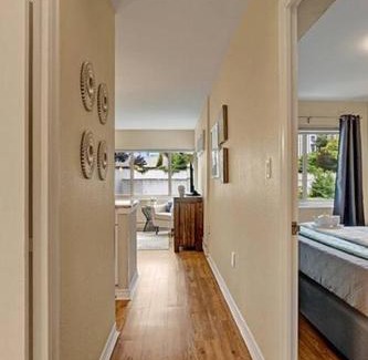 Downtown Seattle House | Eclectic Downtown & Cap Hill King bed & Kitchen