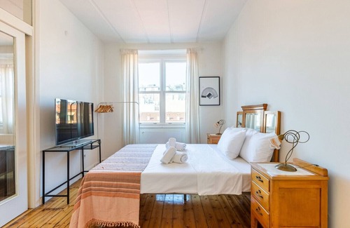 Asmali Mescit Apartment | Eclectic Home near Galata Tower in Beyoglu