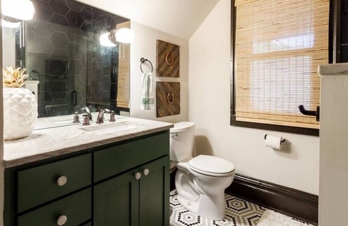 Rosedale House | Eclectic Home Stunning/Stylish in Downtown KC