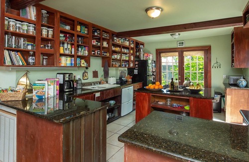 Tallahassee House | Eclectic Midtown home by Whole Foods near I-10