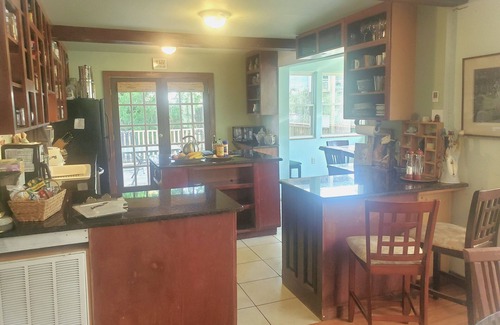 Tallahassee House | Eclectic Midtown home by Whole Foods near I-10