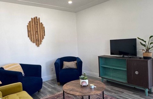 London House | Eclectic Old East 3BD in Entertainment District