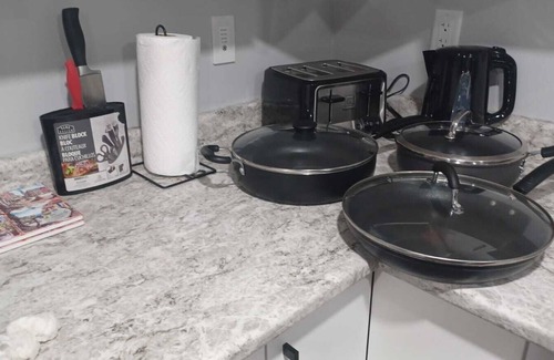 Saskatoon House | Eclectic Palace : Cozy 2 Bedroom basement Suite