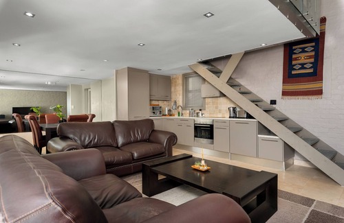Cape Town City Centre Apartment | Eclectic Retreat in De Waterkant with Mountain Viewsn