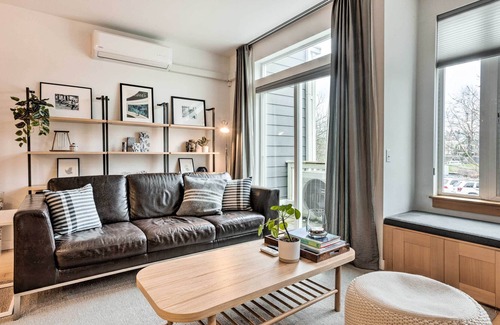 Atlantic House | Eclectic Seattle Townhome < 3 Mi to Downtown!