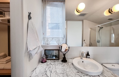 Mann House | Eclectic townhouse with balcony, enclosed yard, full kitchen, & W/D